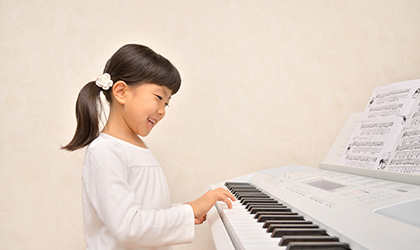 初めてピアノを学ぶお子さま